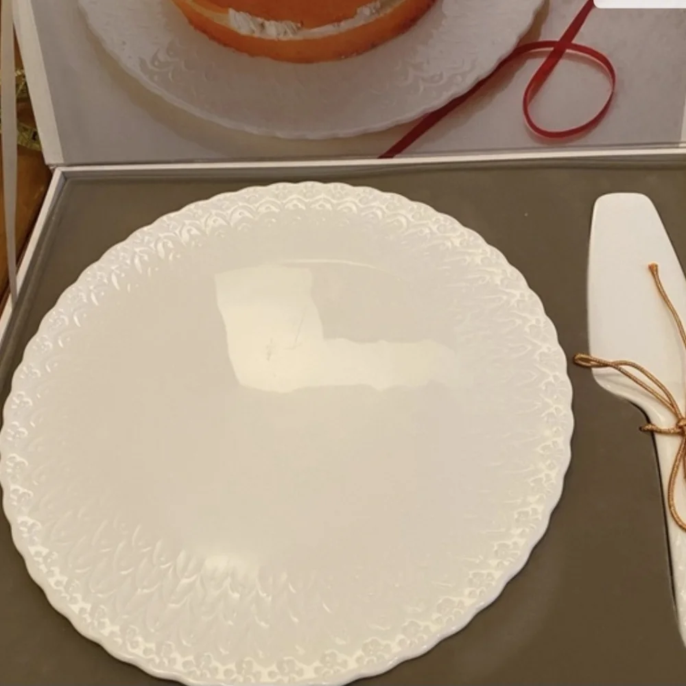 Mikasa White Silk Bone Chine Cake Set Brand new in box